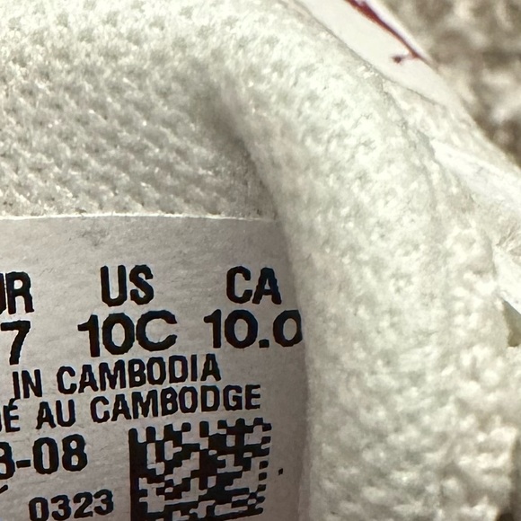 Girls Size 10 Puma Sneakers NEW - Picture 4 of 4